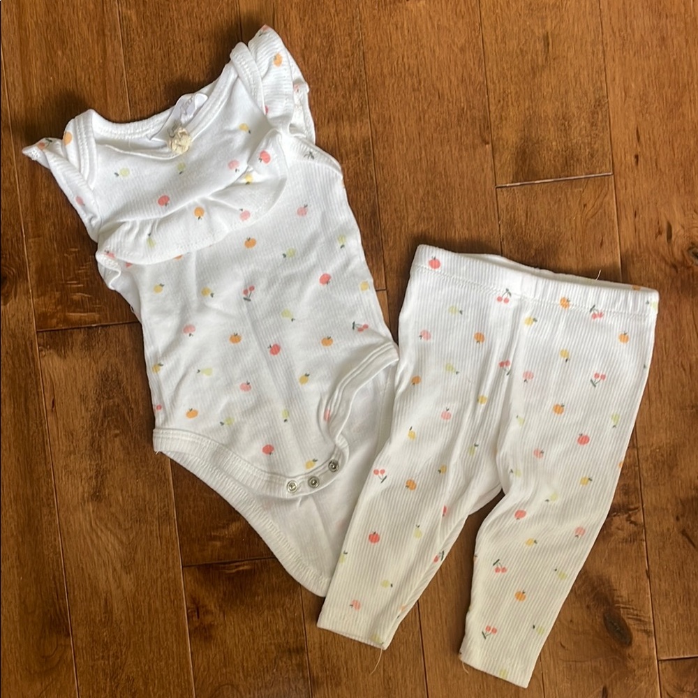 ✨3 for $15✨ Matching fruit set 0-3mth Baby